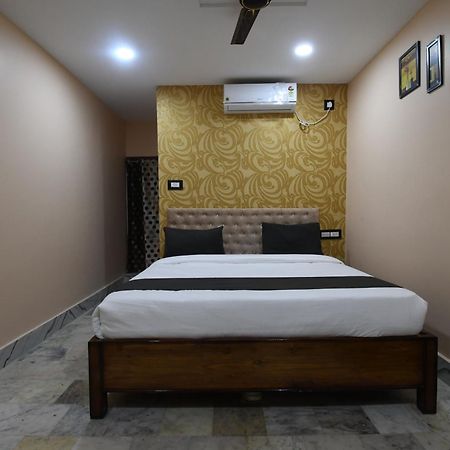 Hotel Silver Star บูบันเนสชวาร์ ภายนอก รูปภาพ