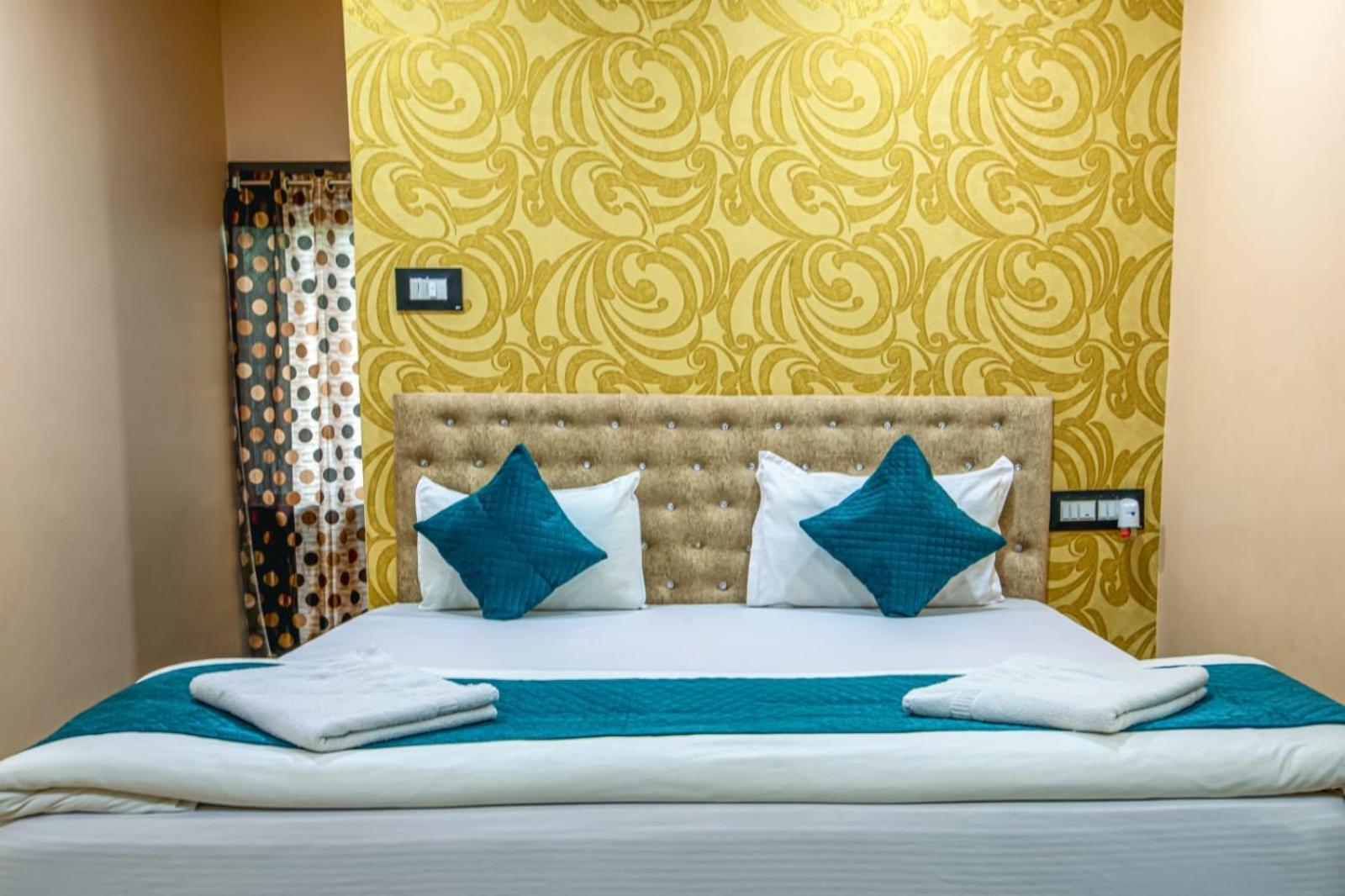 Hotel Silver Star บูบันเนสชวาร์ ภายนอก รูปภาพ