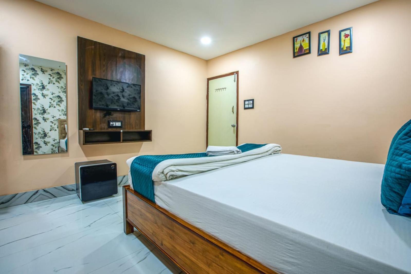 Hotel Silver Star บูบันเนสชวาร์ ภายนอก รูปภาพ