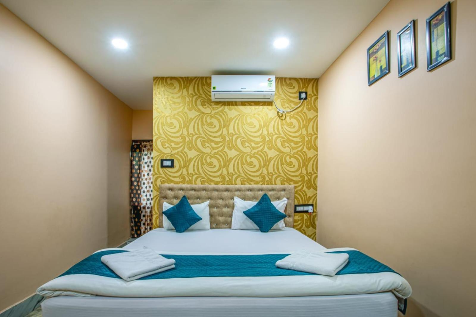 Hotel Silver Star บูบันเนสชวาร์ ภายนอก รูปภาพ